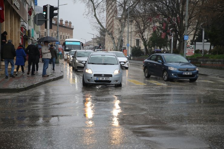 Kırklareli ve Edirne'de aralıklarla sağanak etkili oluyor