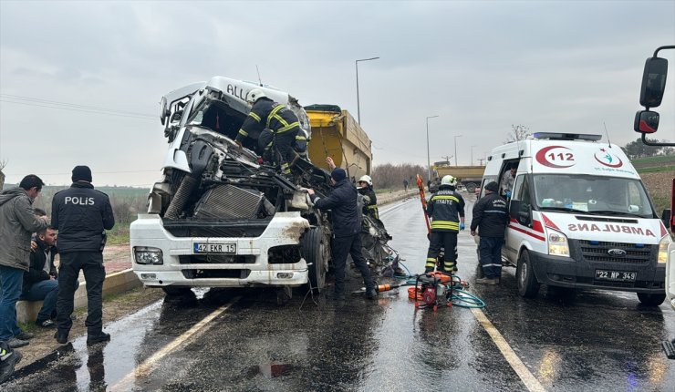 Edirne'de hafriyat kamyonlarının çarpıştığı kazada 1 kişi öldü