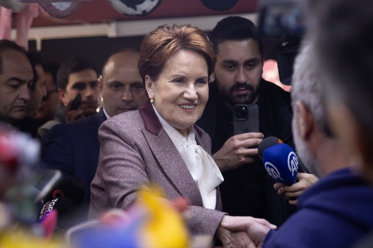 İYİ Parti Genel Başkanı Akşener, Altındağ'da esnaf ziyaretinde bulundu: