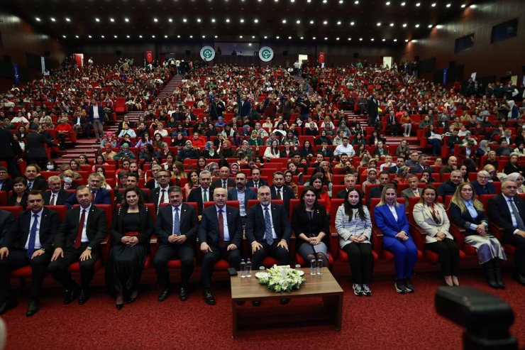 Çalışma ve Sosyal Güvenlik Bakanı Işıkhan, "İş-Pozitif Adana Tanıtım Programı"nda konuştu: