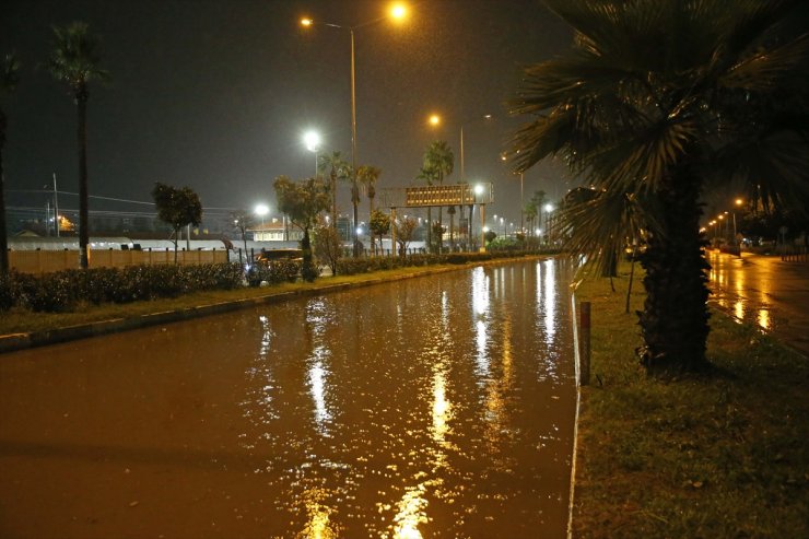 Hatay'da sağanak hayatı olumsuz etkiledi