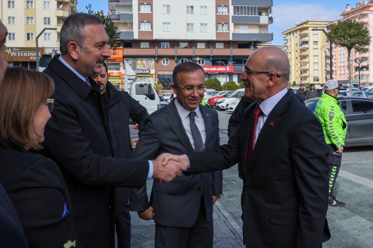 Hazine ve Maliye Bakanı Şimşek, Gaziantep'te iş dünyası temsilcileriyle buluştu