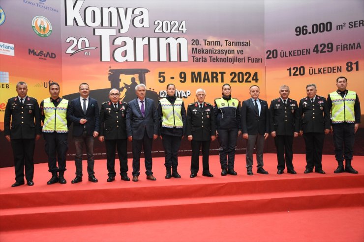 Jandarma Genel Komutanı Orgeneral Arif Çetin, Konya Tarım Fuarı'nı ziyaret etti