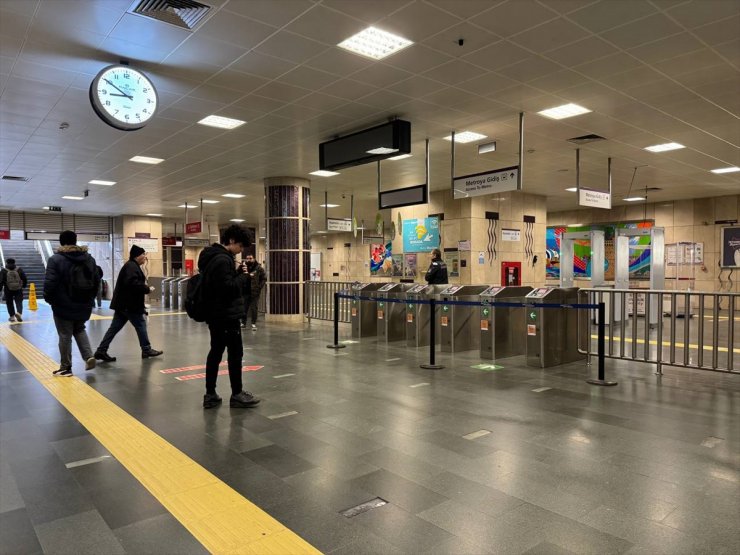 Üsküdar-Çekmeköy metrosunda teknik arıza nedeniyle seferler yapılamıyor