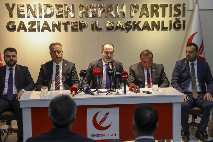 Yeniden Refah Partisi Genel Başkanı Erbakan'dan partisinin Gaziantep il başkanlığına ziyaret