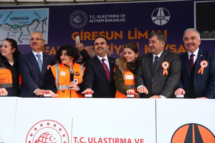 Bakanlar Kacır ve Uraloğlu, Giresun Liman Farklı Seviyeli Kavşağı Temel Atma Töreni'ne katıldı: