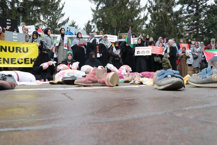 İsrail'in Gazze'ye yönelik saldırıları Sakarya'da kadınlar tarafından protesto edildi