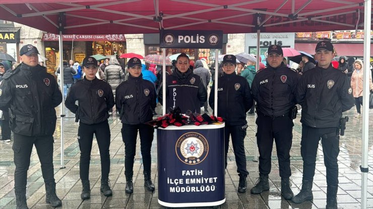 İstanbul polisi, vatandaşlara KADES ve kadın haklarını anlattı