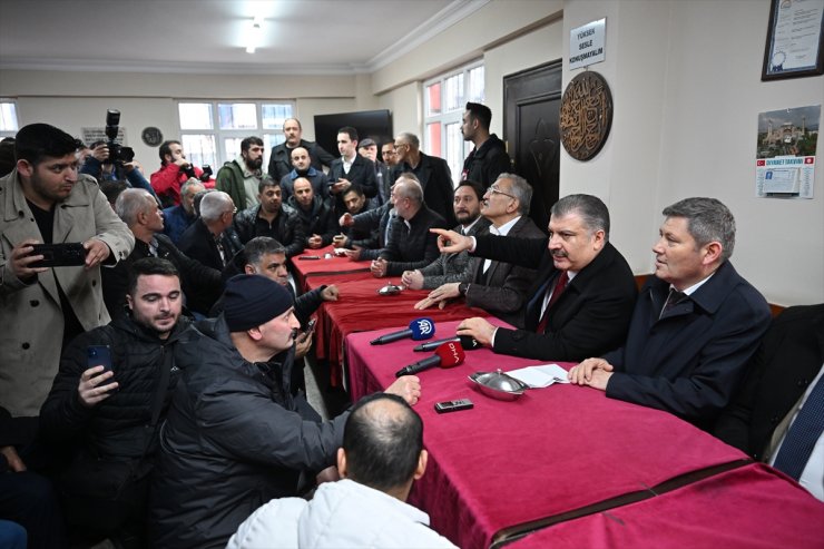 Sağlık Bakanı Koca, Beykoz'da ziyaretlerde bulundu: