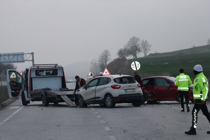 Samsun’da iki otomobilin çarpıştığı kazada 3 kişi yaralandı