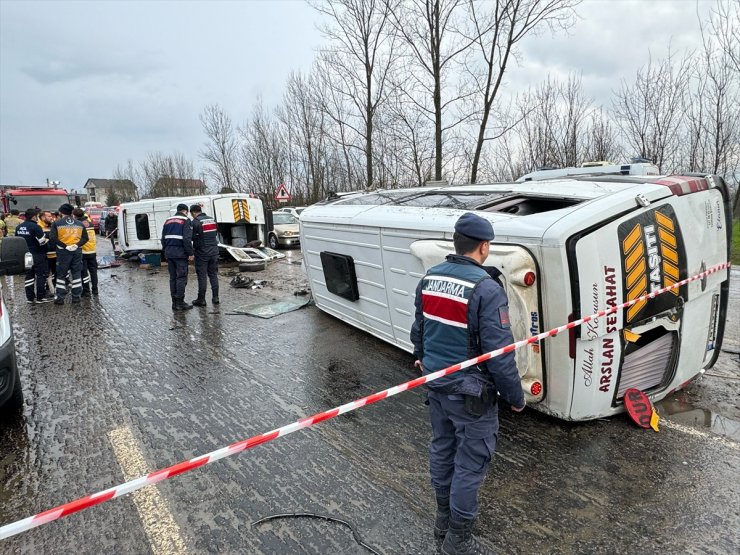 GÜNCELLEME - Bartın'da işçi servisleri çarpıştı, 1 kişi öldü, 29 kişi yaralandı