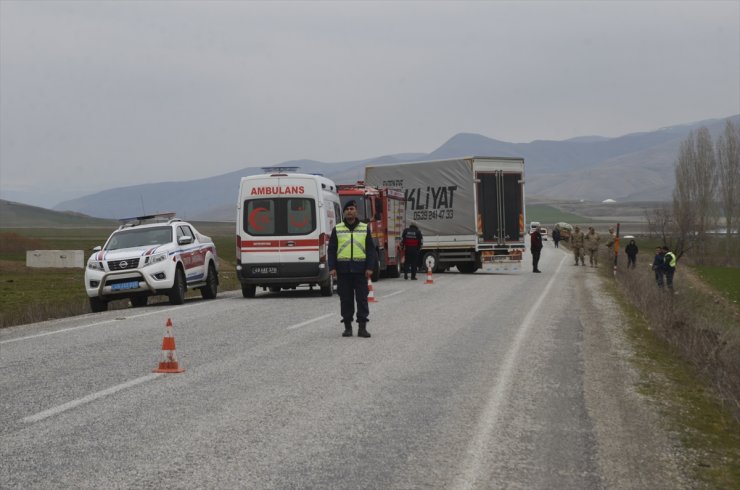 Muş'ta iki aracın çarpıştığı kazada bir kişi öldü 2 kişi yaralandı