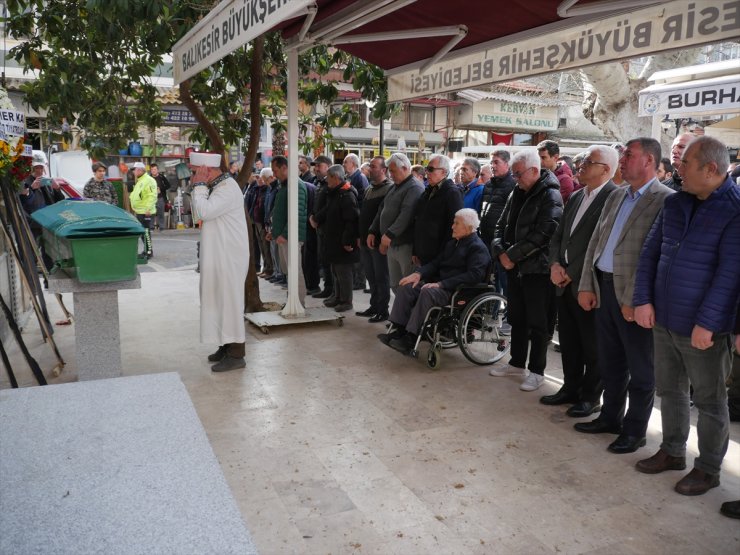 Oyuncu Zafer Algöz'ün annesi Balıkesir'de toprağa verildi