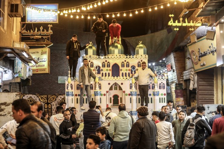 Mısır'daki ramazan süslemelerinde Filistin'e destek ifadeleri yer aldı