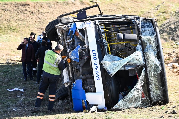 Ankara'da belediye otobüsünün şarampole devrilmesi sonucu 16 kişi yaralandı