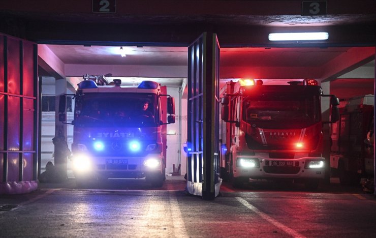 Ankara'da itfaiyeciler ilk sahuru mesaide yaptı