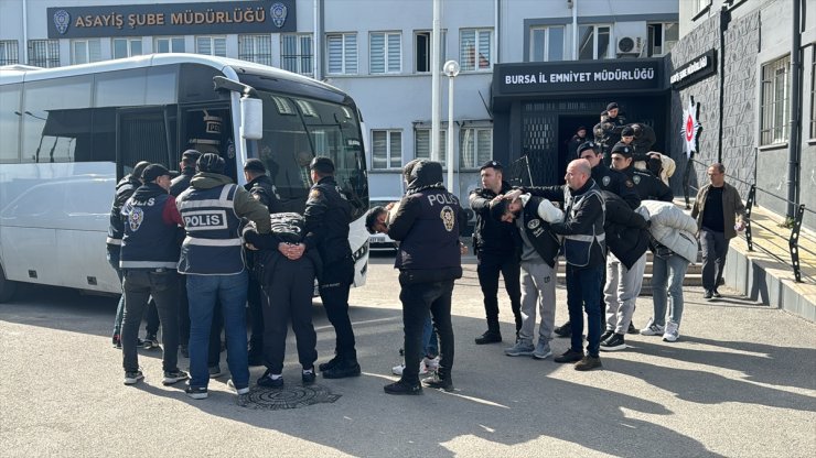 Bursa merkezli fuhuş operasyonunda yakalanan 31 zanlı adliyede