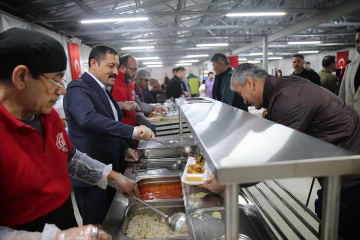 Hatay Valisi Masatlı, vatandaşlarla iftar yaptı