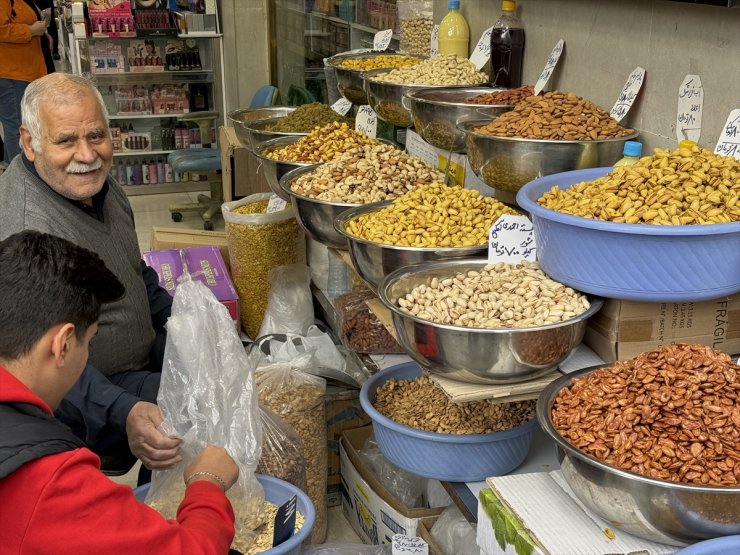 İran’da ramazan hazırlıkları Nevruz'a ve hayat pahalılığına takıldı