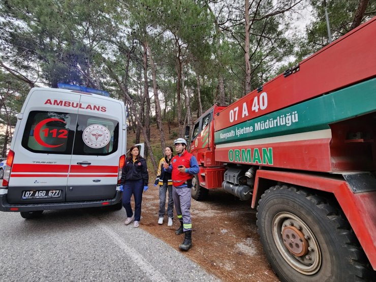 GÜNCELLEME - Antalya'da ormanlık alanda çıkan yangın kontrol altına alındı