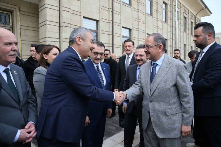 Bakan Özhaseki, AK Parti Eskişehir İl Başkanlığını ziyaretinde konuştu: