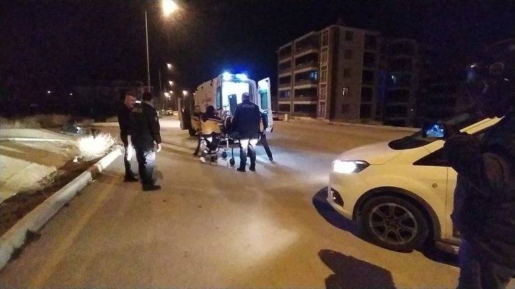 Çorum'da otomobile çarpan motosikletteki kişi yaralandı