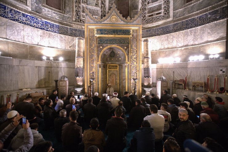 Diyanet İşleri Başkanı Erbaş, Ayasofya-i Kebir Cami-i Şerifi'nde teravih namazı kıldırdı: