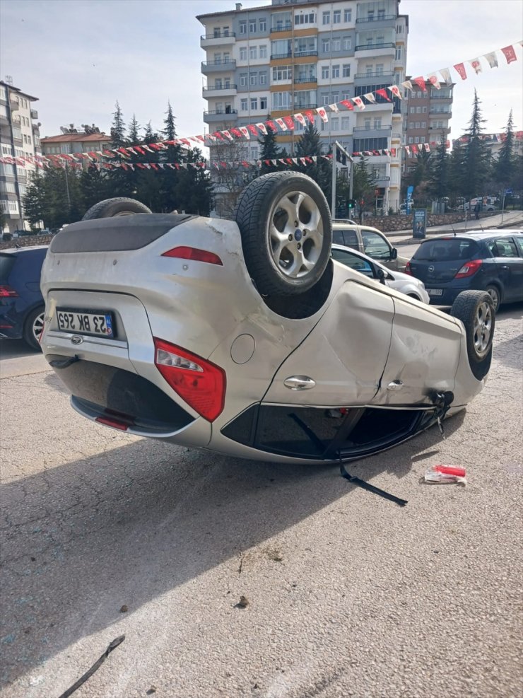 Elazığ'da devrilen otomobilin sürücüsü yaralandı