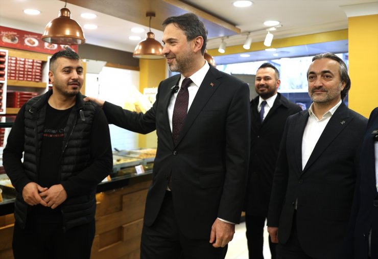 Enerji ve Tabii Kaynaklar Bakanı Bayraktar, Sultangazi'de ziyaretlerde bulundu