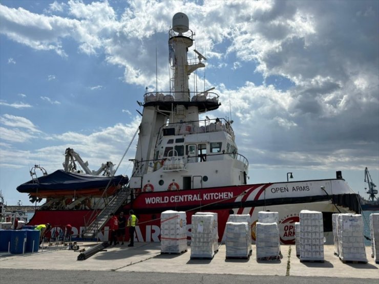 İnsani yardım taşıyan gemi Kıbrıs Adası üzerinden Gazze'ye gitmek için yola çıkıyor