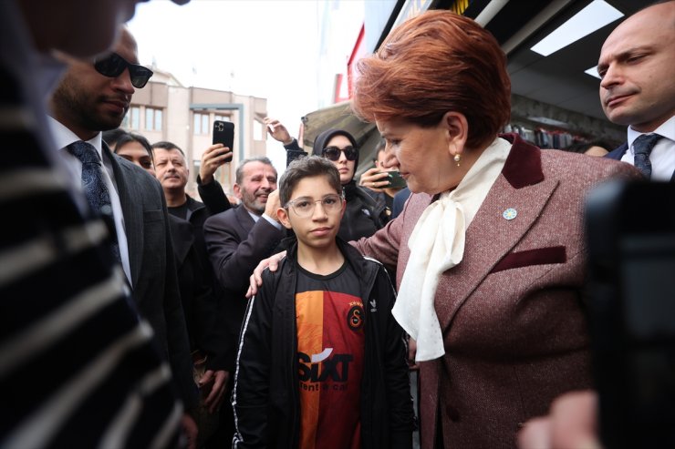 İYİ Parti Genel Başkanı Akşener'den Düzce'de esnaf ziyareti