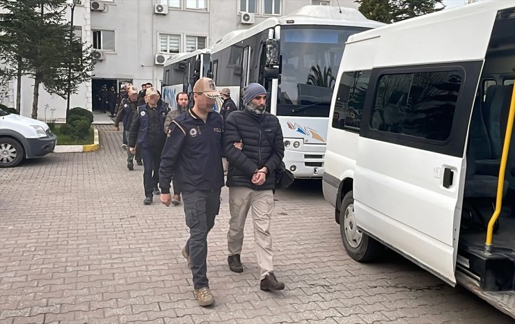 Sakarya'da DEAŞ'a yönelik Bozdoğan-11 operasyonlarında yakalanan 33 şüpheliden 14'ü tutuklandı