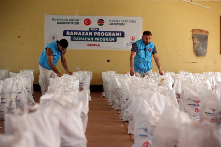 Türkiye Diyanet Vakfı, Kenya'da su kuyusu açtı, gıda yardımı dağıttı