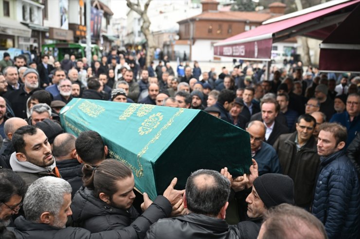 Bakırköy'de tırın altında kalarak hayatını kaybeden 4 kişi son yolculuğuna uğurlandı