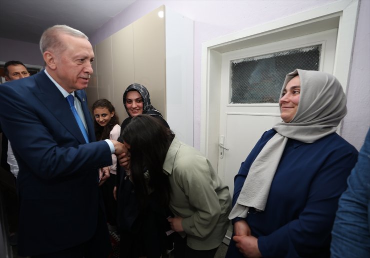 Cumhurbaşkanı Erdoğan, iftarda Taş ailesinin misafiri oldu