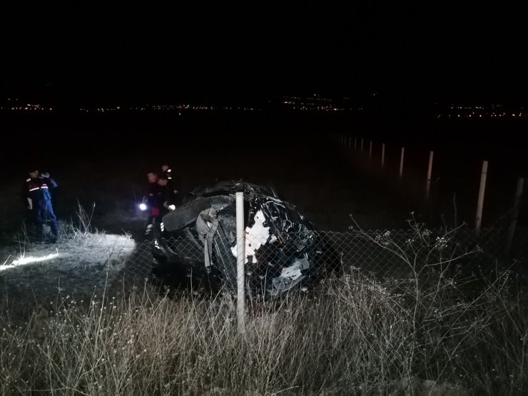 GÜNCELLEME - Tokat'ta tarlaya devrilen otomobildeki 4 kişi yaralandı