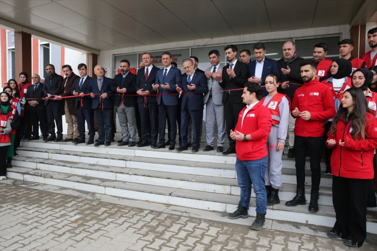 Bitlis'te hastane ve üniversite yerleşkesinde "Kızılay Butik" açıldı