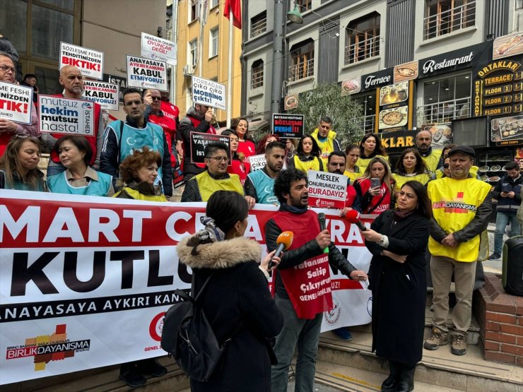 İstanbul'da sağlık çalışanlarından "14 Mart Tıp Bayramı"nda basın açıklaması