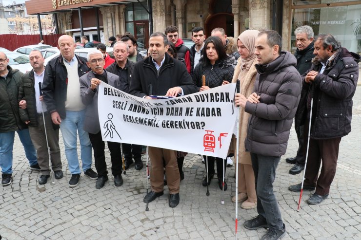 Samsun'da görme engellilerden belediye otobüslerinde "sesli anons" talebi