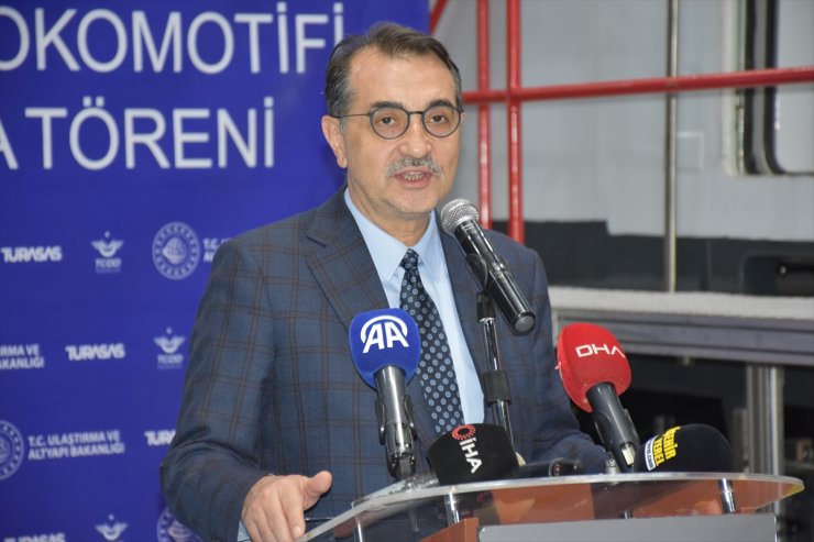 Bakan Uraloğlu, Eskişehir'de "Elektrikli Anahat Lokomotifi Sözleşmesi İmza Töreni"nde konuştu: