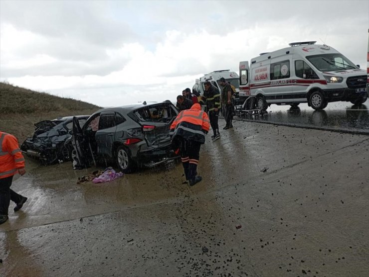 Aksaray'da zincirleme trafik kazasında 5 kişi yaralandı