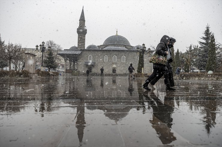 Erzurum ve Ardahan'da kar etkili oldu