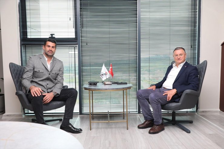 Hatayspor Teknik Direktörü Volkan Demirel'e "fahri hemşehrilik" beratı verildi