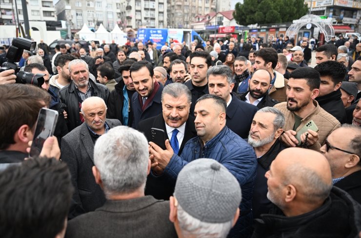 Sağlık Bakanı Koca, Bağcılar'da ziyaretlerde bulundu: