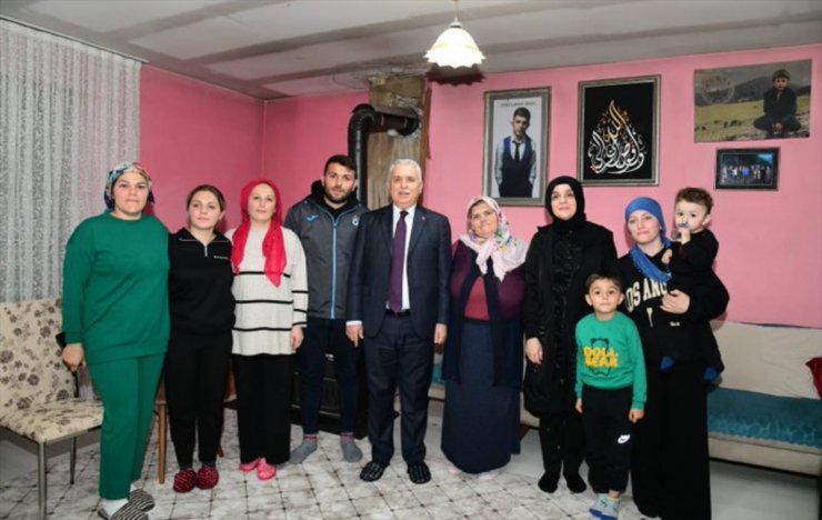 Trabzon Valisi Yıldırım, şehit Eren Bülbül'ün ailesiyle iftar yaptı