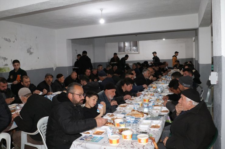 Samsun'da mahalle sakinleri, 20 yıldır iftarı birlikte yapıyor
