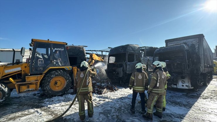 Esenyurt'ta garajda çıkan yangında bazı araçlar zarar gördü