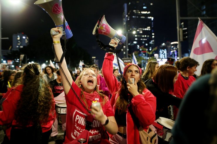 Tel Aviv’de binlerce İsrailli protestocu, Netanyahu'ya istifa çağrılarını yineledi