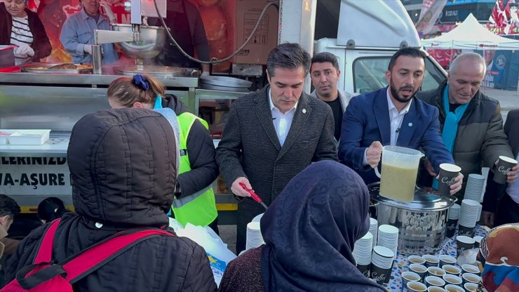 İYİ Partiden Çekmeköy'deki metro durağı çıkışında iftar programı