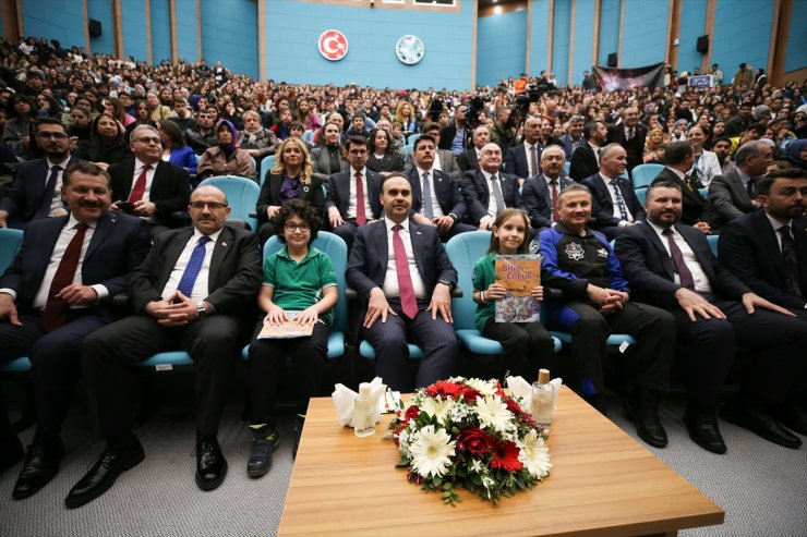 Sanayi ve Teknoloji Bakanı Kacır, Balıkesir Üniversitesi'nde gençlerle buluştu: